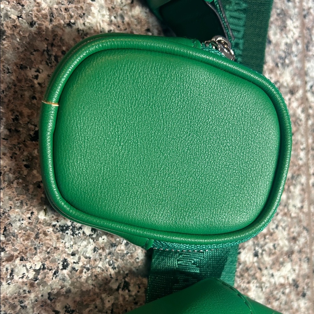Steve Madden Vibrant Green Crossbody Bag - Picture 3 of 5